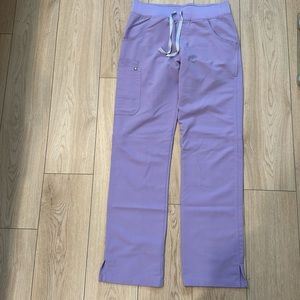 figs scrub pants kade cargo size S/T in the color lavender dew